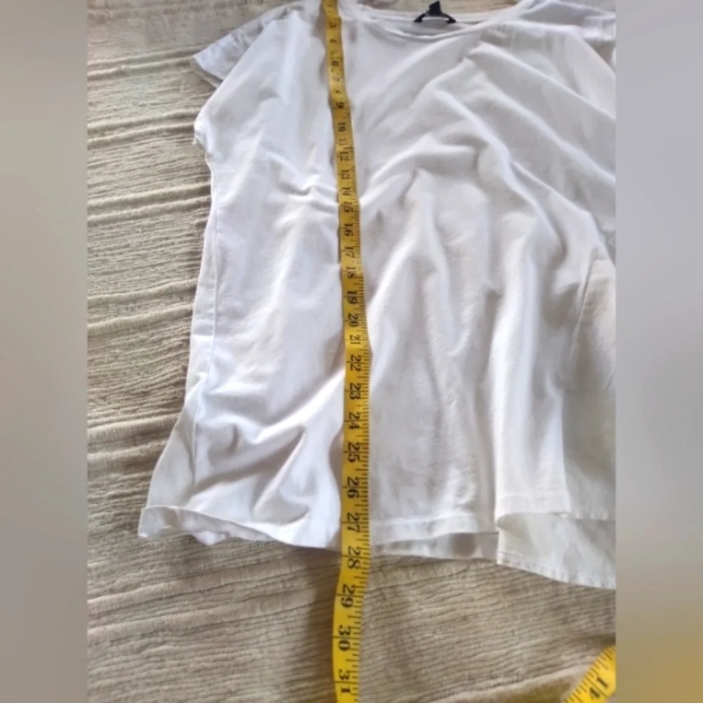 Banana Republic White Short Sleeve Tee for Everyday Comfort - Picture 7 of 11